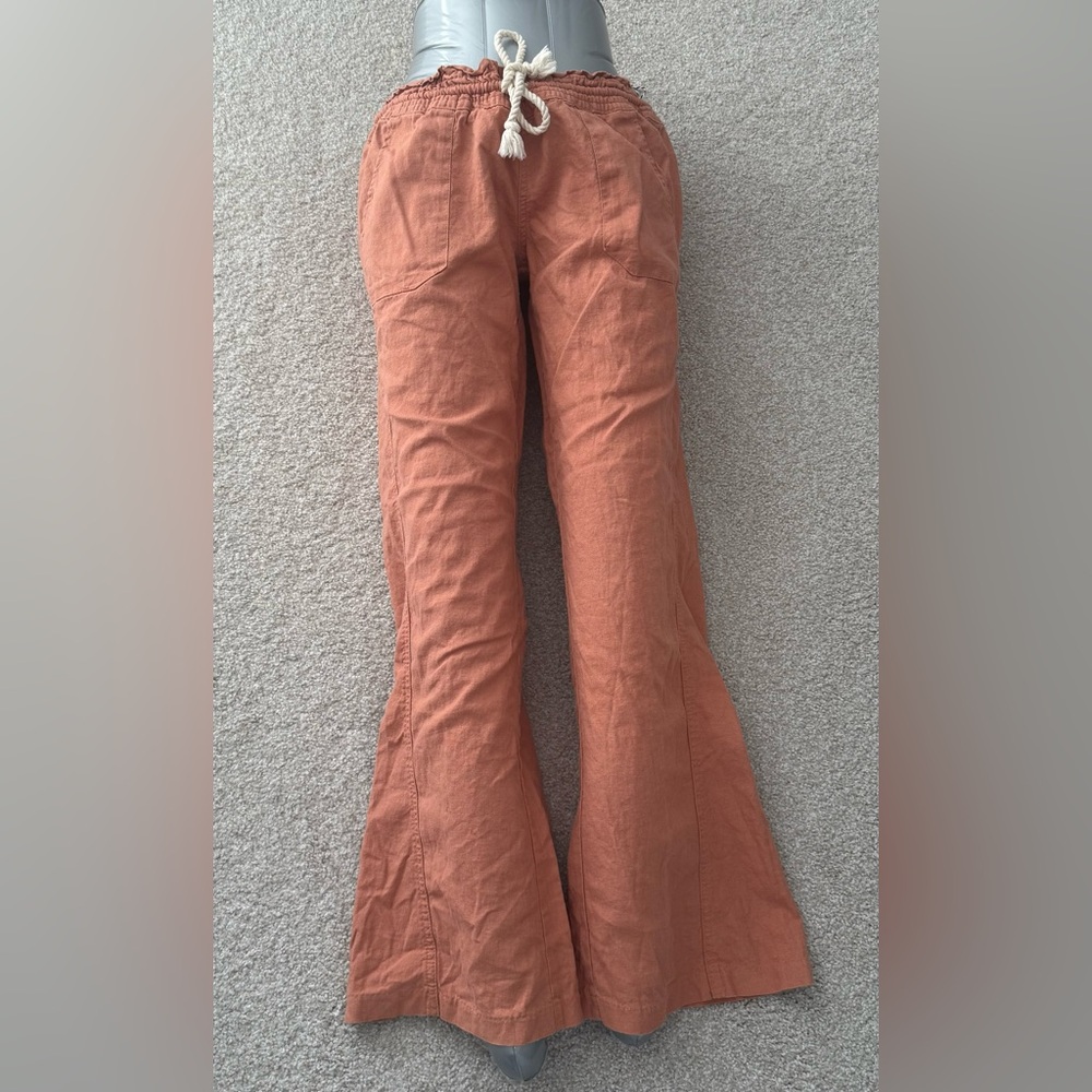 NWOT Roxy Oceanside Beach Linen Blend Pants with rope tie in terracotta. Large.